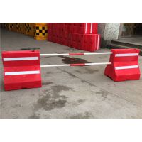 【上海水马价格 高速公路防撞设施水马塑料路障 崇明交通设施水马道路防撞墩图片】上海水马价格 高速公路防撞设施水马塑料路障 崇明交通设施水马道路防撞墩